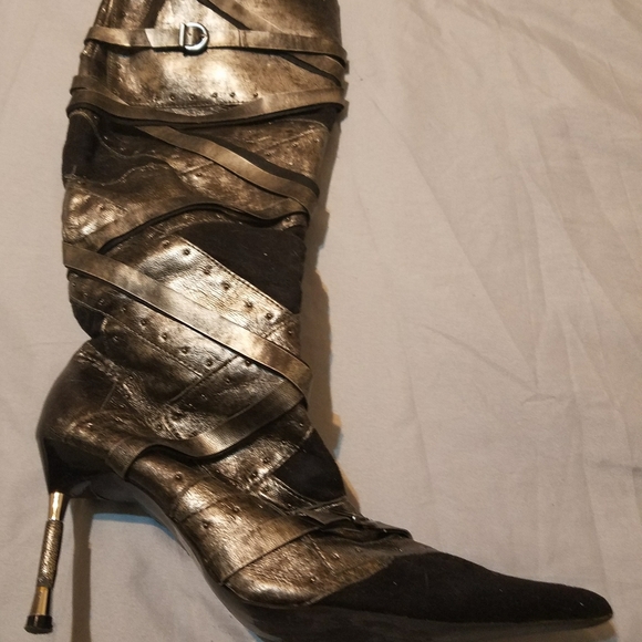 Knee-High Silver & Black Italian Designer Boots - Picture 3 of 8